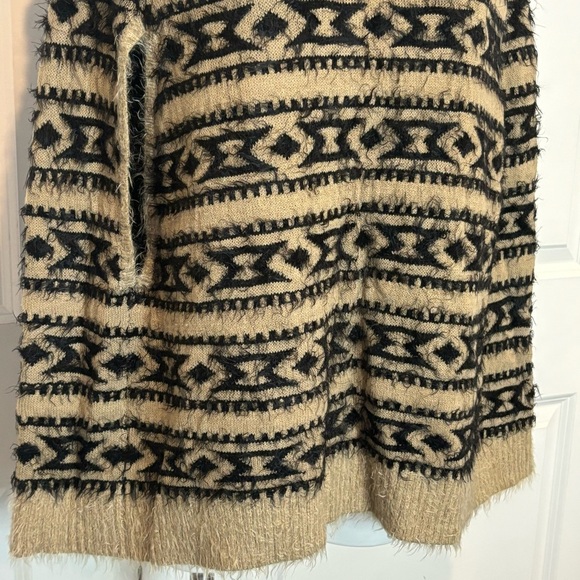 Forever 21 Exclusive Tan Black Southwest Tribal Fuzzy Poncho M (One Size) - Picture 4 of 8